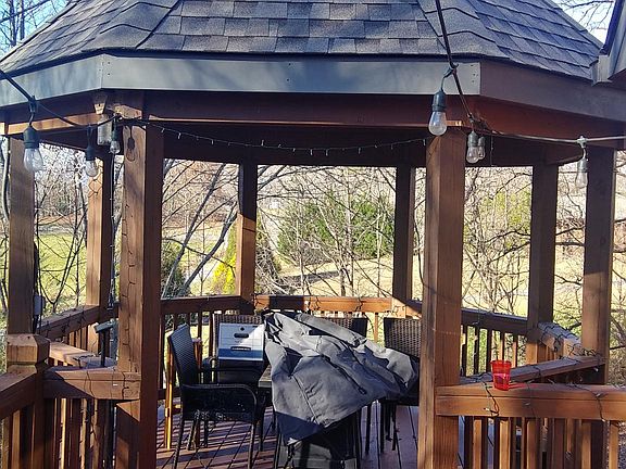 5th image of 90 Noelle Ln