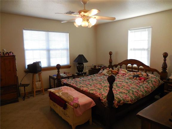5th image of 802 S Clayton Ave