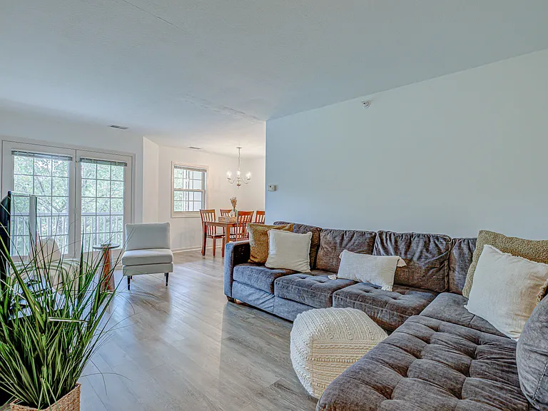 100 Northridge Dr #9 — Photo 5