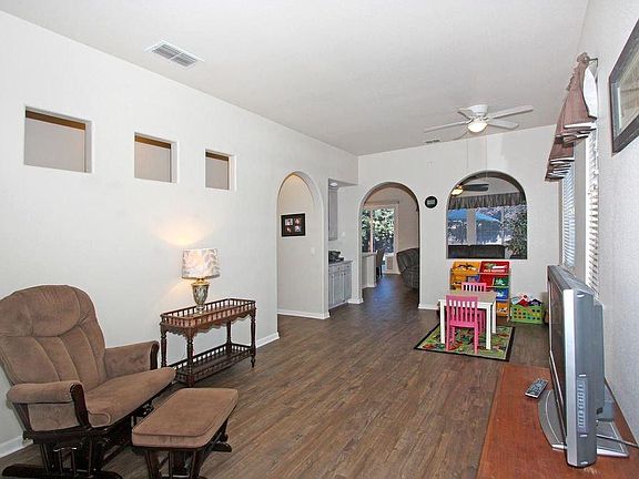 Front Room /Formal Dining