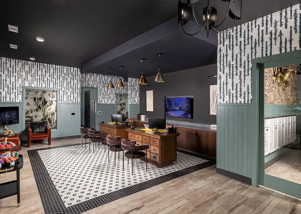 Building Photo 4