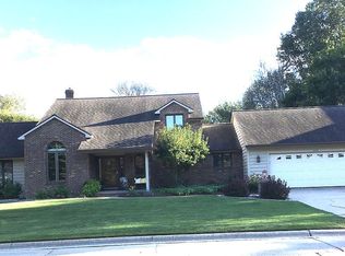 2581 Parkwood Dr, Green Bay, WI 54304