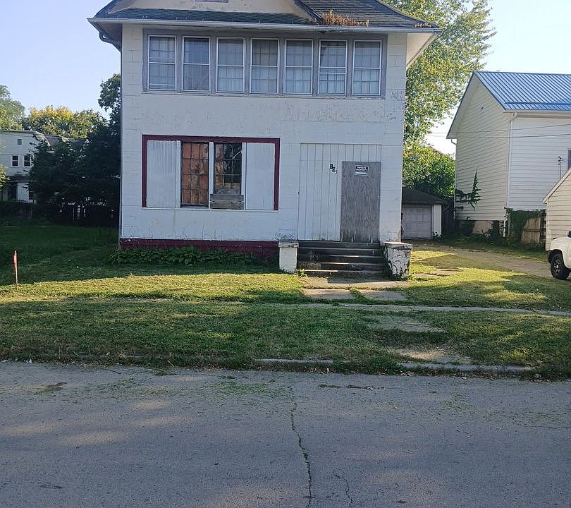 1st image of 105 W Pleasant St
