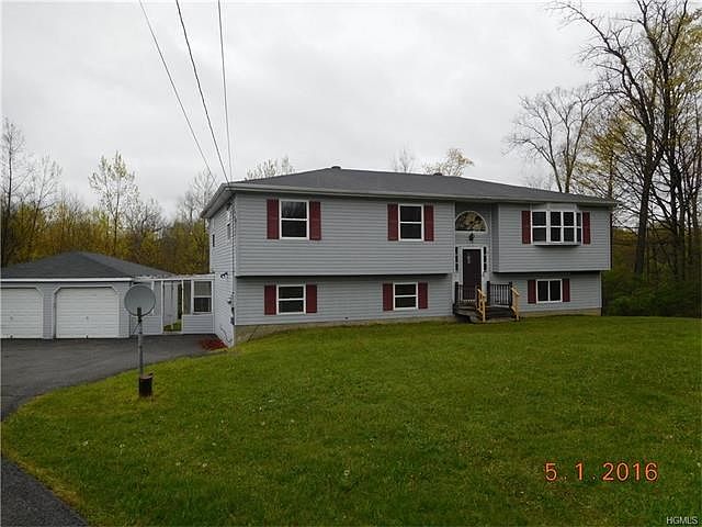 1st image of 10 Blueberry Ln