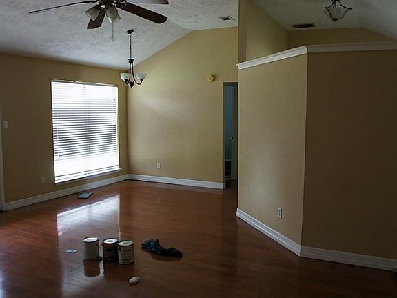 3rd image of 2710 Knoxville Dr