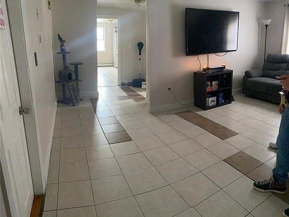 5th image of 578 Public St