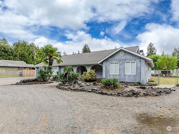 3rd image of 1514 208th Street E