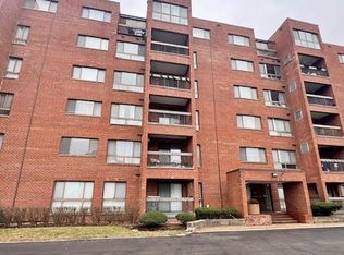 701 Forum Sq UNIT 102, Glenview, IL 60025