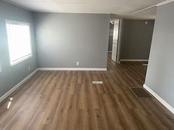 4th image of 2868 Mineola Dr