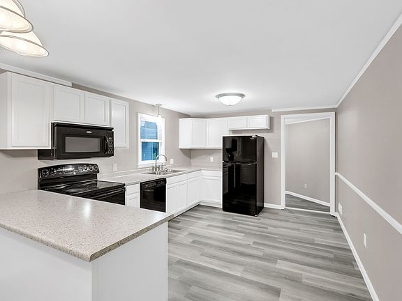 4th image of 462 Granada Dr