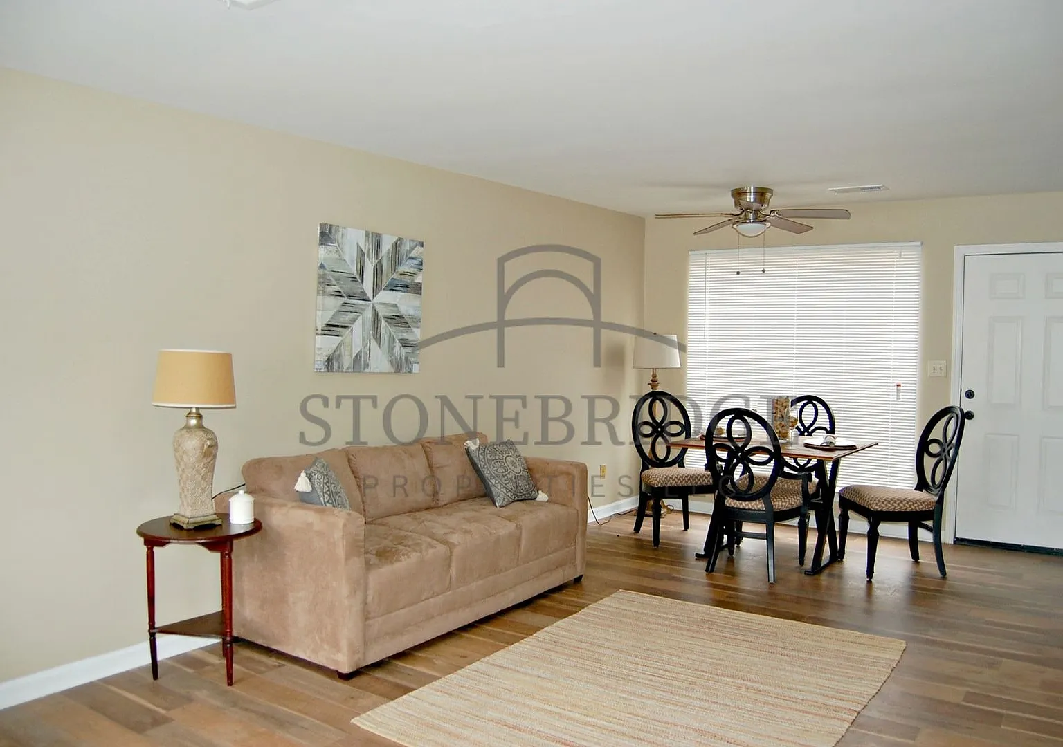 2 bed, 1.5 bath townhome in Helena — Photo 2