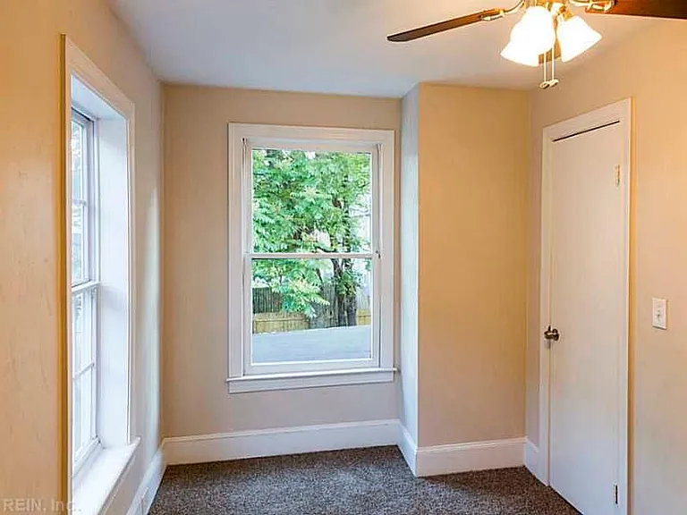 1007 W 37th St — Photo 11