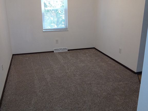3rd image of 526 Shawn Dr #B