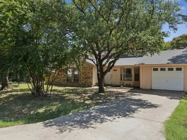 1809 Dundee Dr, Corinth, TX 76210