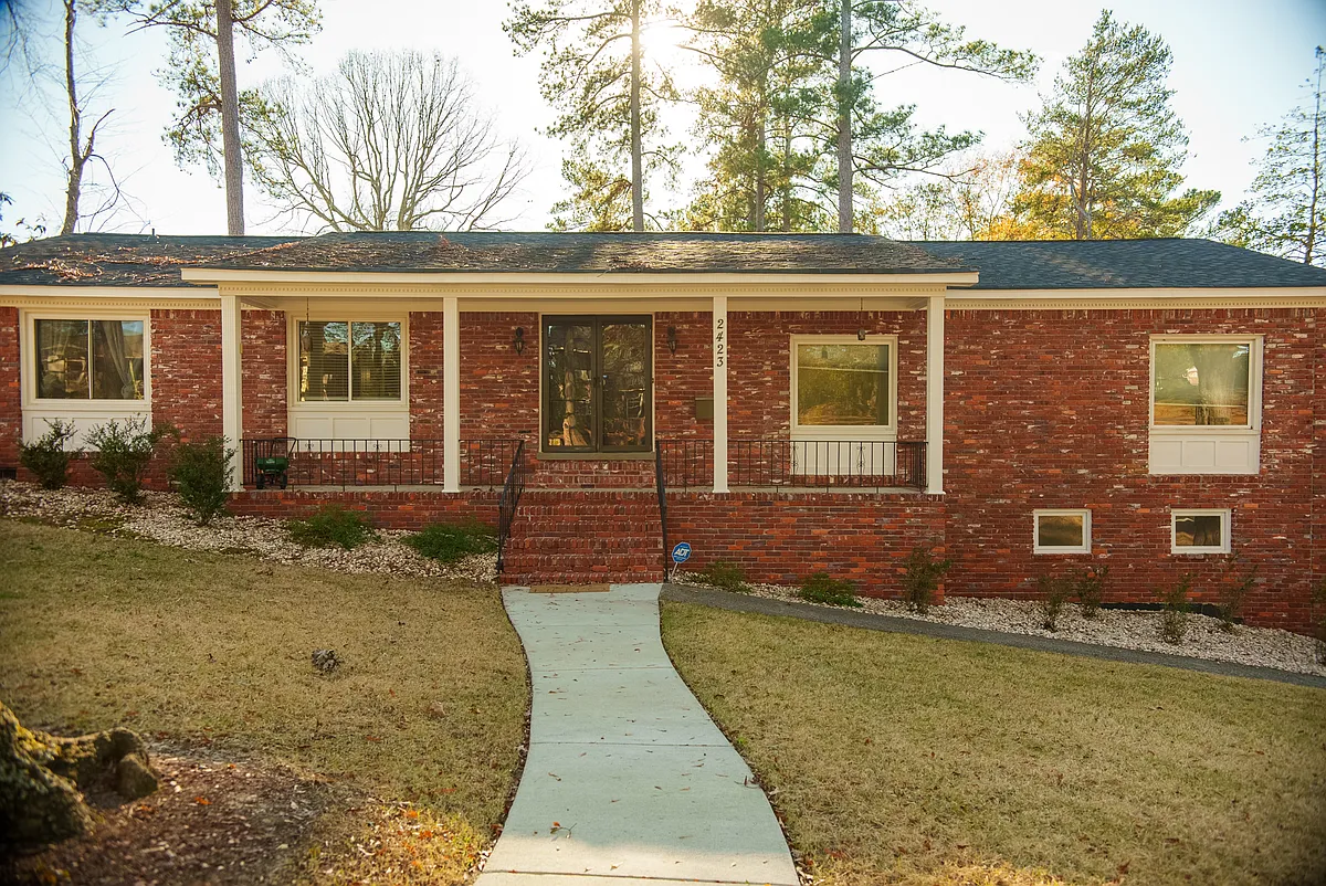 Large Front Porch - 2423 Merry Wood Rd