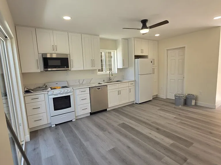 6328 Cleo St — Photo 7