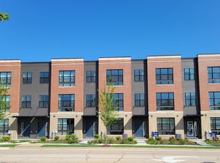 324 Summit Cir, Lombard, IL 60148