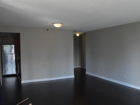 4th image of 200 N Dearborn St Unit 2903