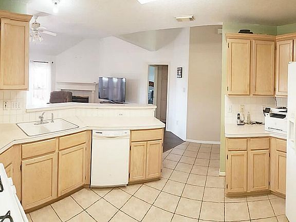 4th image of 21702 Wildcroft Dr