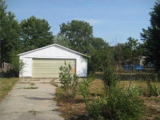 3rd image of 1921 S Balsam Ct