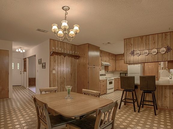 3rd image of 214 W Driftwood Dr