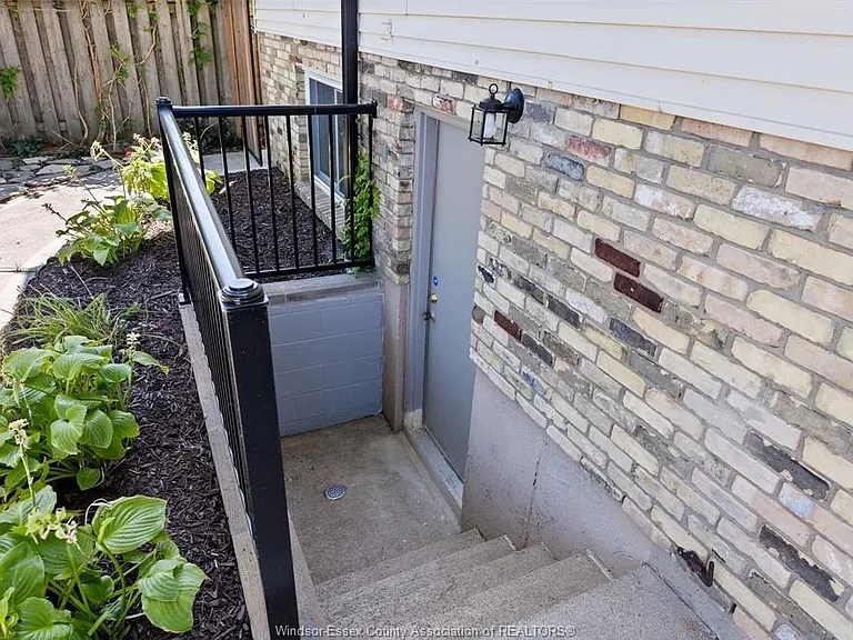 3418 Deerbrook Dr #LOWER — Photo 7