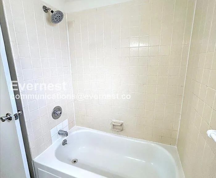 1985 Mineola Ct #D — Photo 8
