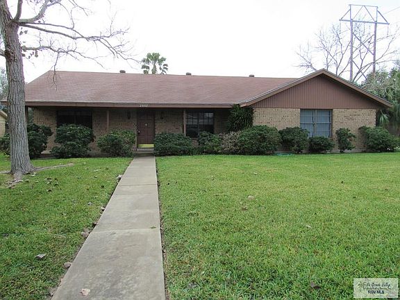 3rd image of 2802 Poinciana St