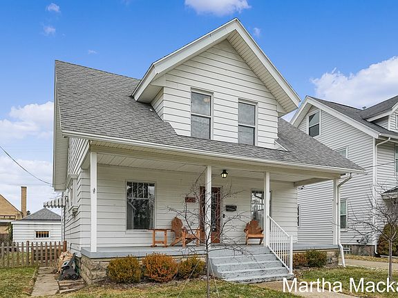 3rd image of 625 Leonard St NE