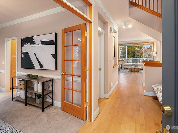3rd image of 1554 NE Iris Street