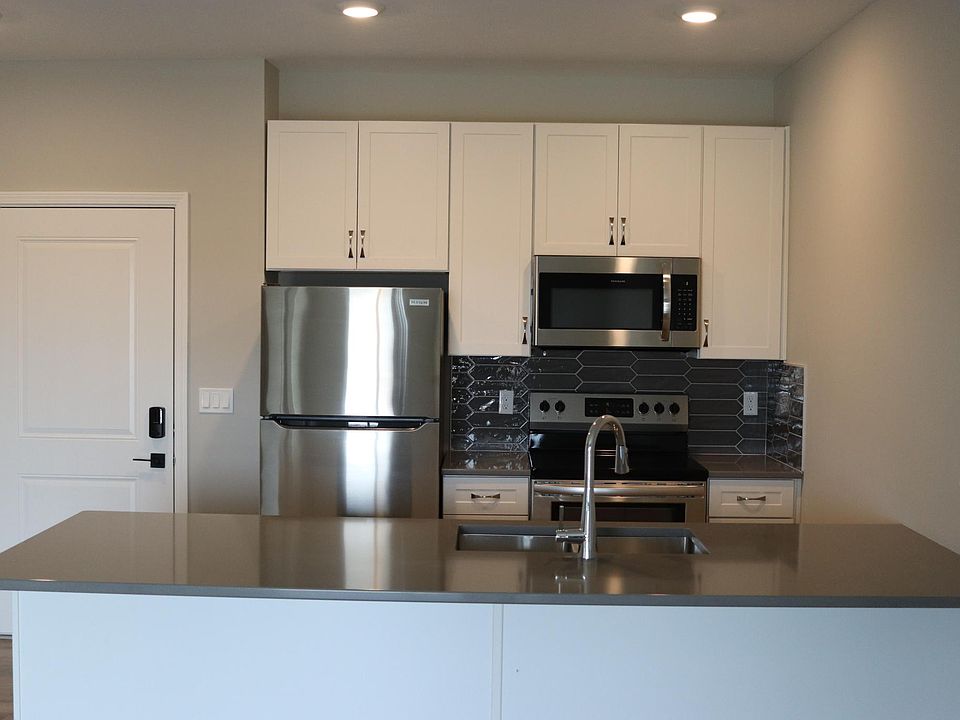 1st image of 18683 Oakmont Dr #206