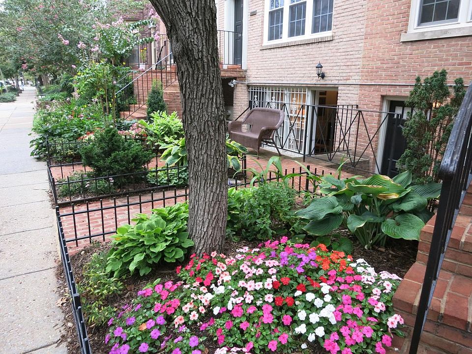 Gardens in Front