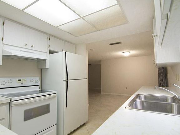 4th image of 2901 Bucida Dr
