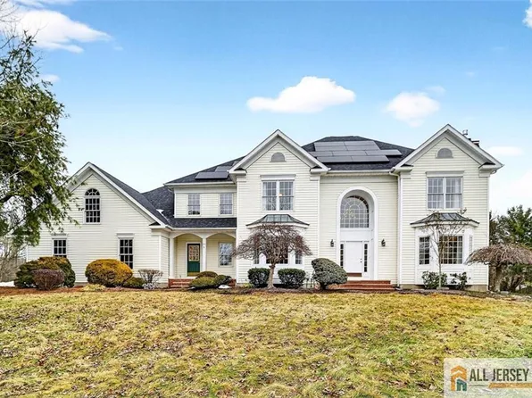 23 Silvers Ln, Cranbury, NJ 08512