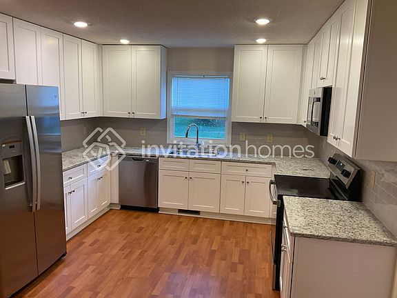 5th image of 225 Bonaventure Dr