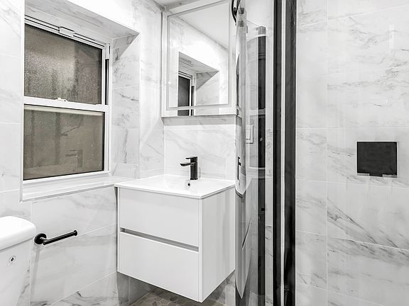 5th image of 315 E 58th St APT 1B