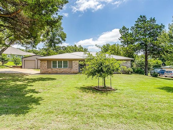 3rd image of 429 Pecan Dr