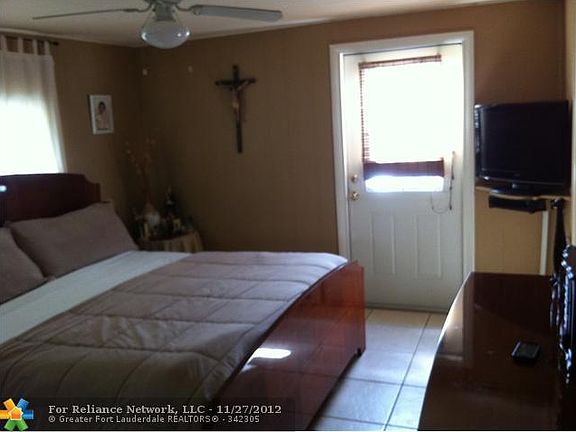 5th image of 2124 SW 52nd St