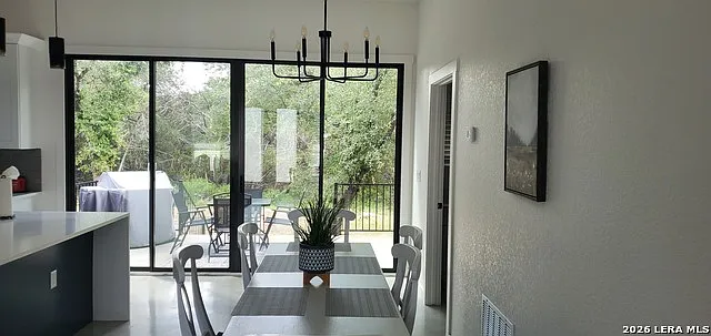 3 bed, 2.0 bath, 1367 sqft, $2,775 — Photo 3