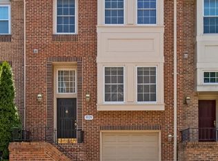 8029 Merry Oaks Ct, Vienna, VA 22182