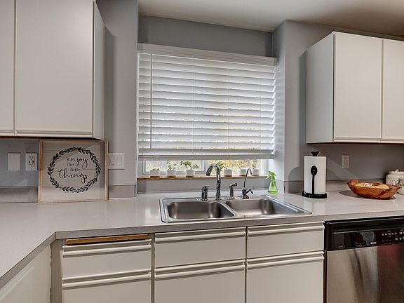 3rd image of 651 NE Ellis Way APT D202