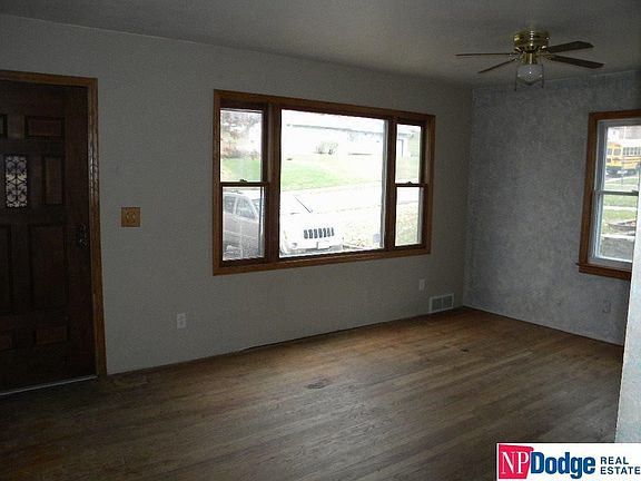5th image of 3958 East St