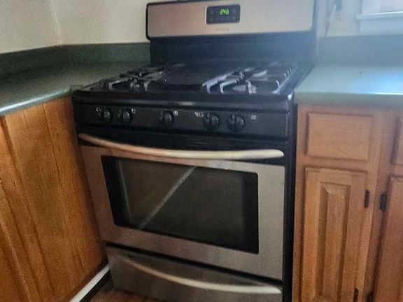 5th image of 422 Wood St
