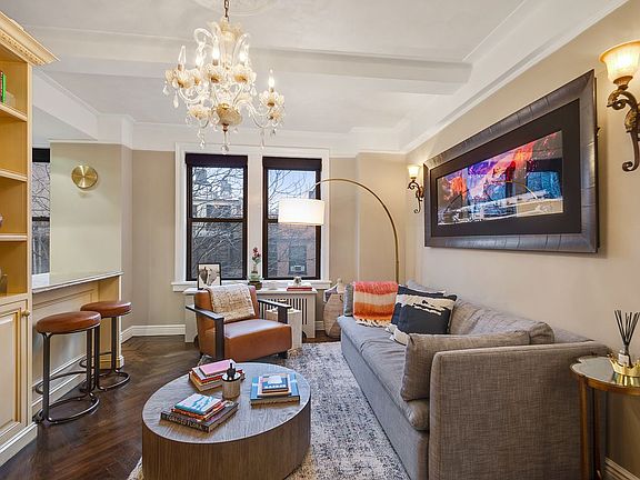 2nd image of 41 W 72nd St APT 6F