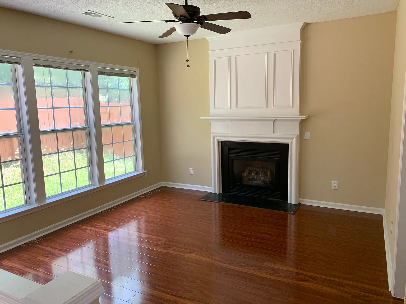 3 bed, 2.5 bath, 1486 sqft, $2,200 — Photo 4