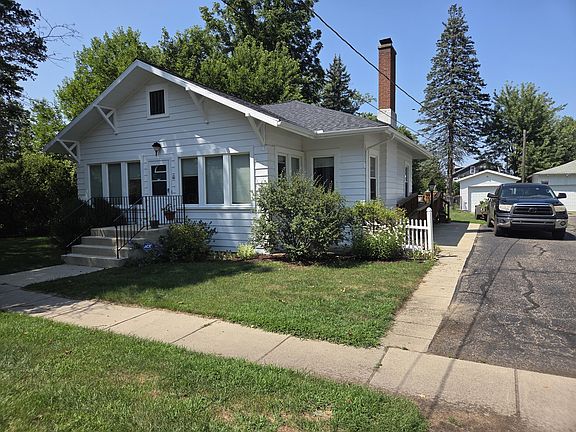 3rd image of 111 Cedar St