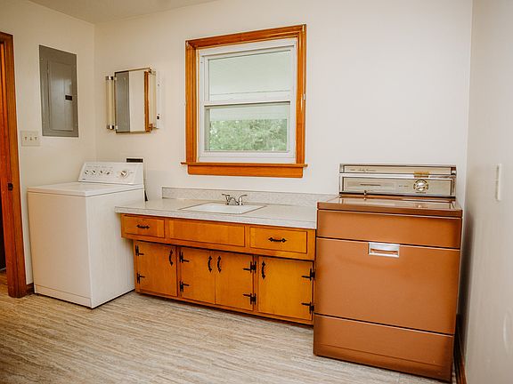 Laundry / bathroom
