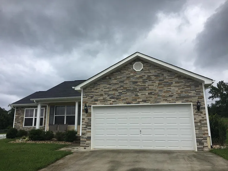 1207 Swan Pond Ln — Photo 2