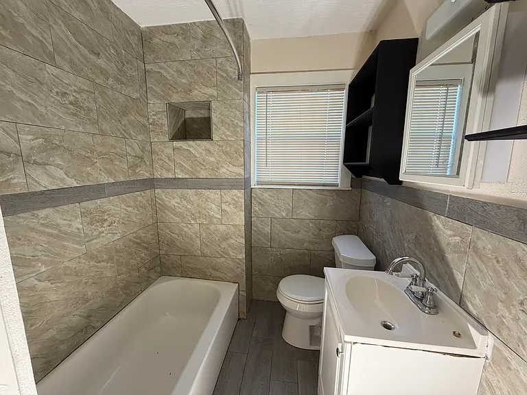 Master Bedroom Bathroom
