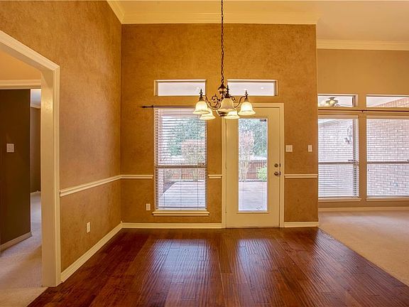 5th image of 2305 Deerfield Dr